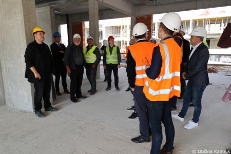 Ogled gradbišča nove Osnovne šole Frana Albrehta in seznanitev s potekom del občinskih svetnikov (16)